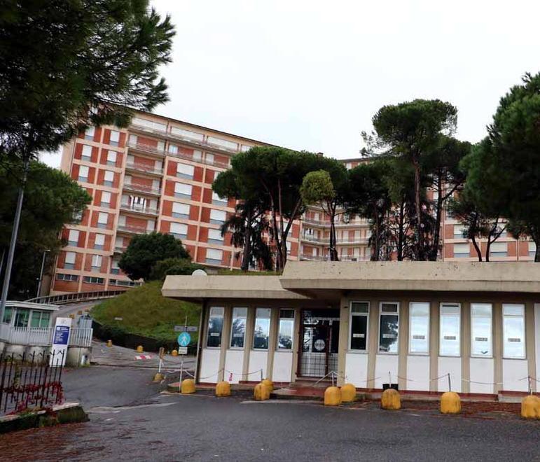 Per ora niente hub, partono i vaccini ai volontari 