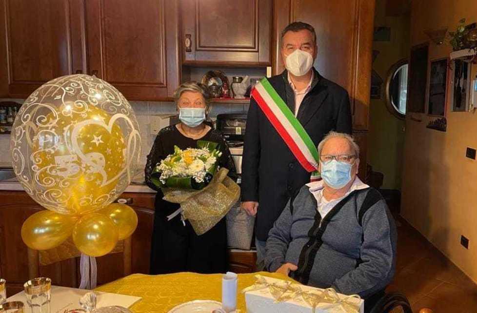 Nozze d’oro con visita a casa del sindaco 