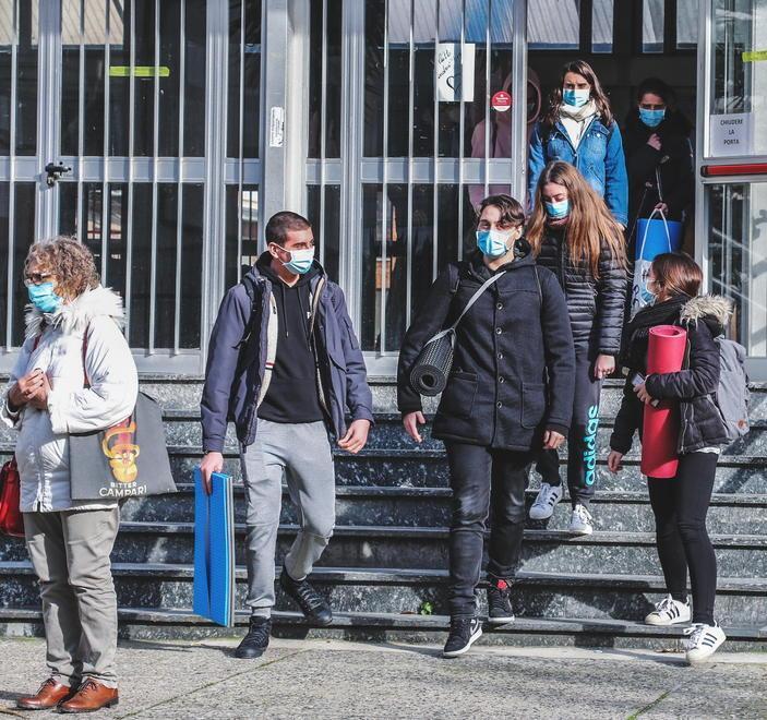 Un’alunna: «Bus troppo pieni Rischio di cadere ogni volta» 