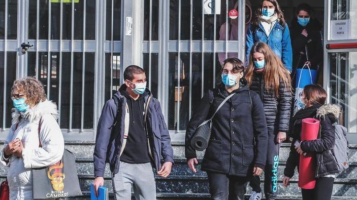 Un’alunna: «Bus troppo pieni Rischio di cadere ogni volta»