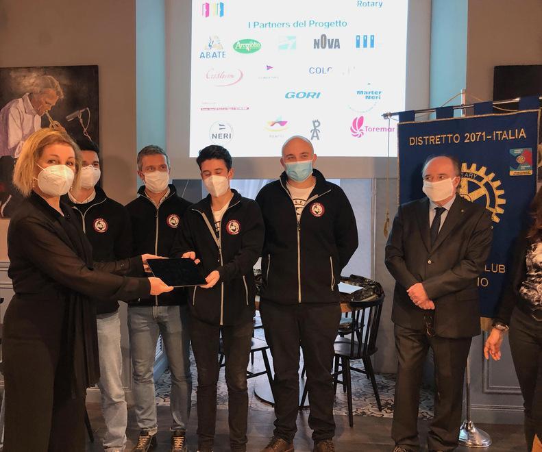 Il regalo del Rotary: la macchina per fare i tamponi in 36 minuti 