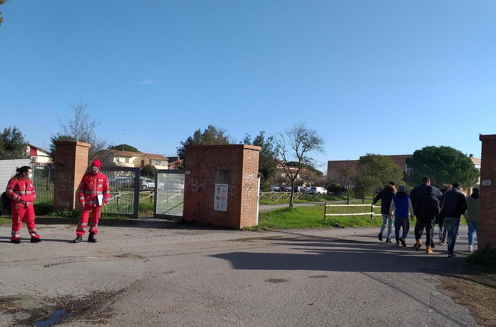 «Bene i tutor fuori dal cancello a ricordare le norme anti-Covid» 