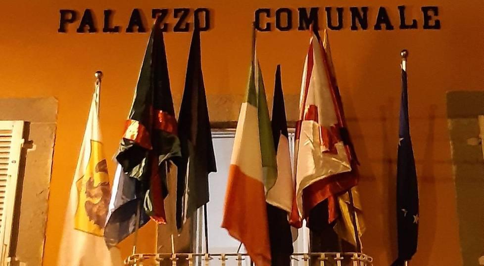 Buti orfano del Palio si colora di bandiere in segno di speranza