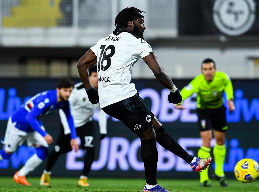 Spezia, un altro mattoncino Nzola condanna la Samp Non basta il Candreva show
