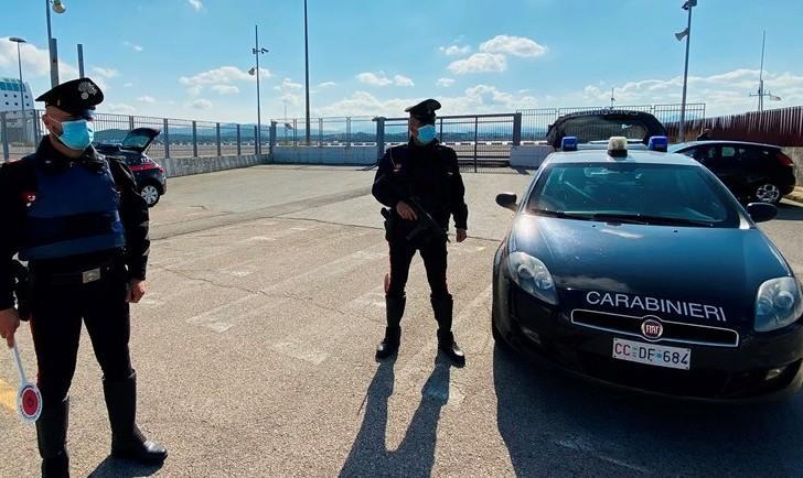 Cazzotto in faccia a un carabiniere: 23enne finisce in cella 