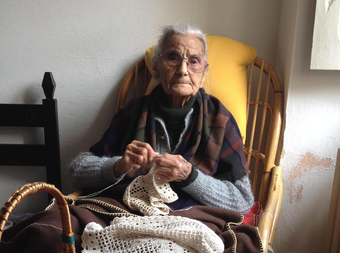 Libro di ricordi alla maestra centenaria 