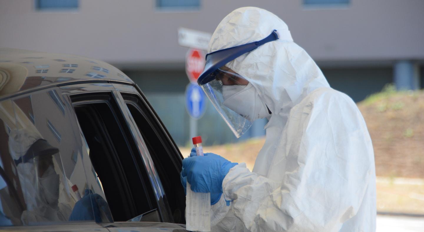 Cenoni natalizi clandestini in 30 sottoposti a tampone 