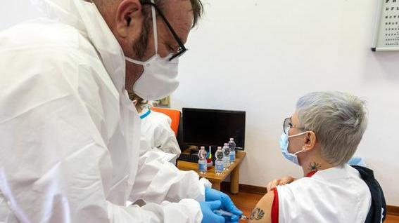 Priorità personale per vaccinare la popolazione ferrarese: salire da 40 a 200