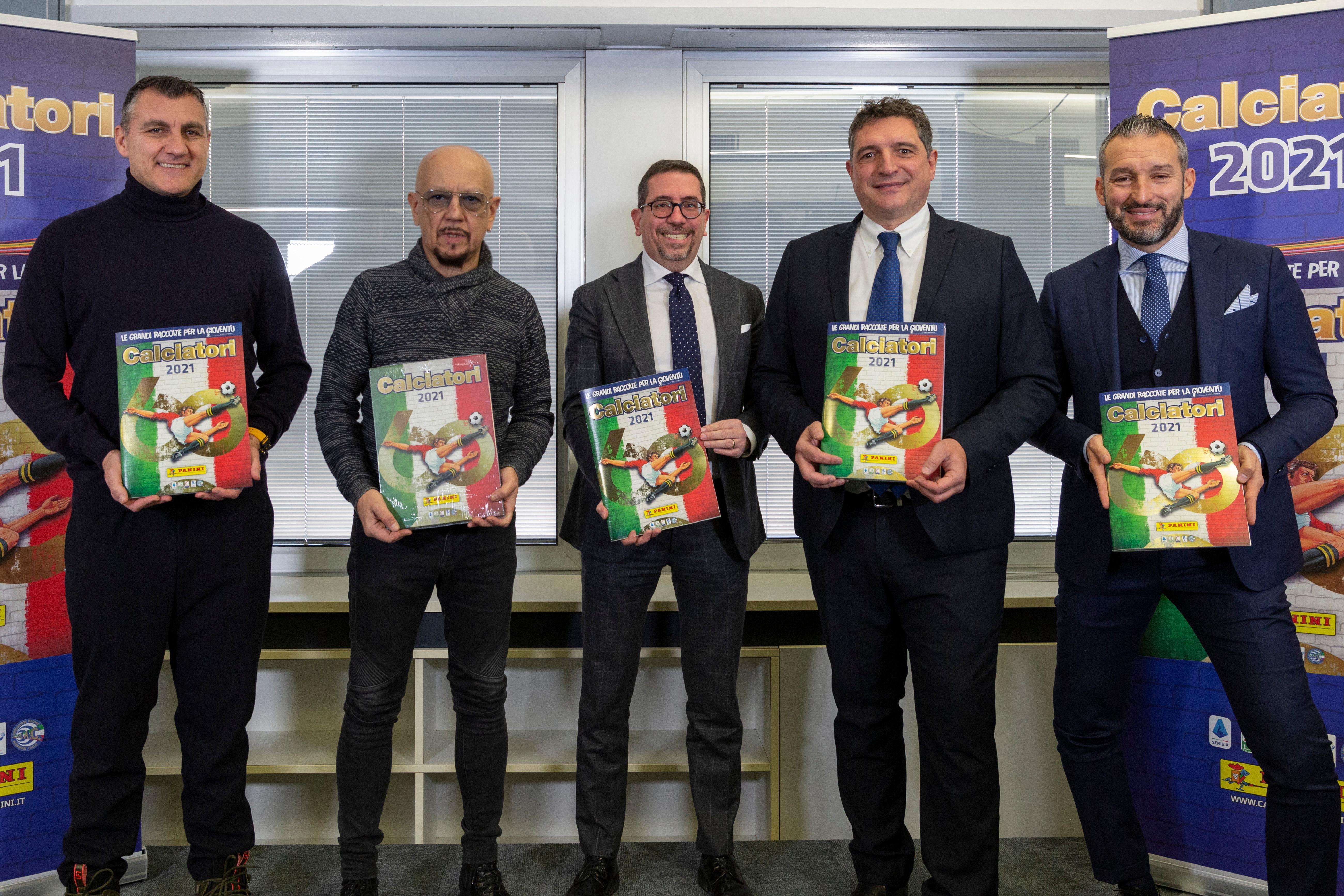 Modena. I 60 Anni Della Panini E L’album Dei Calciatori “indossa” Il ...