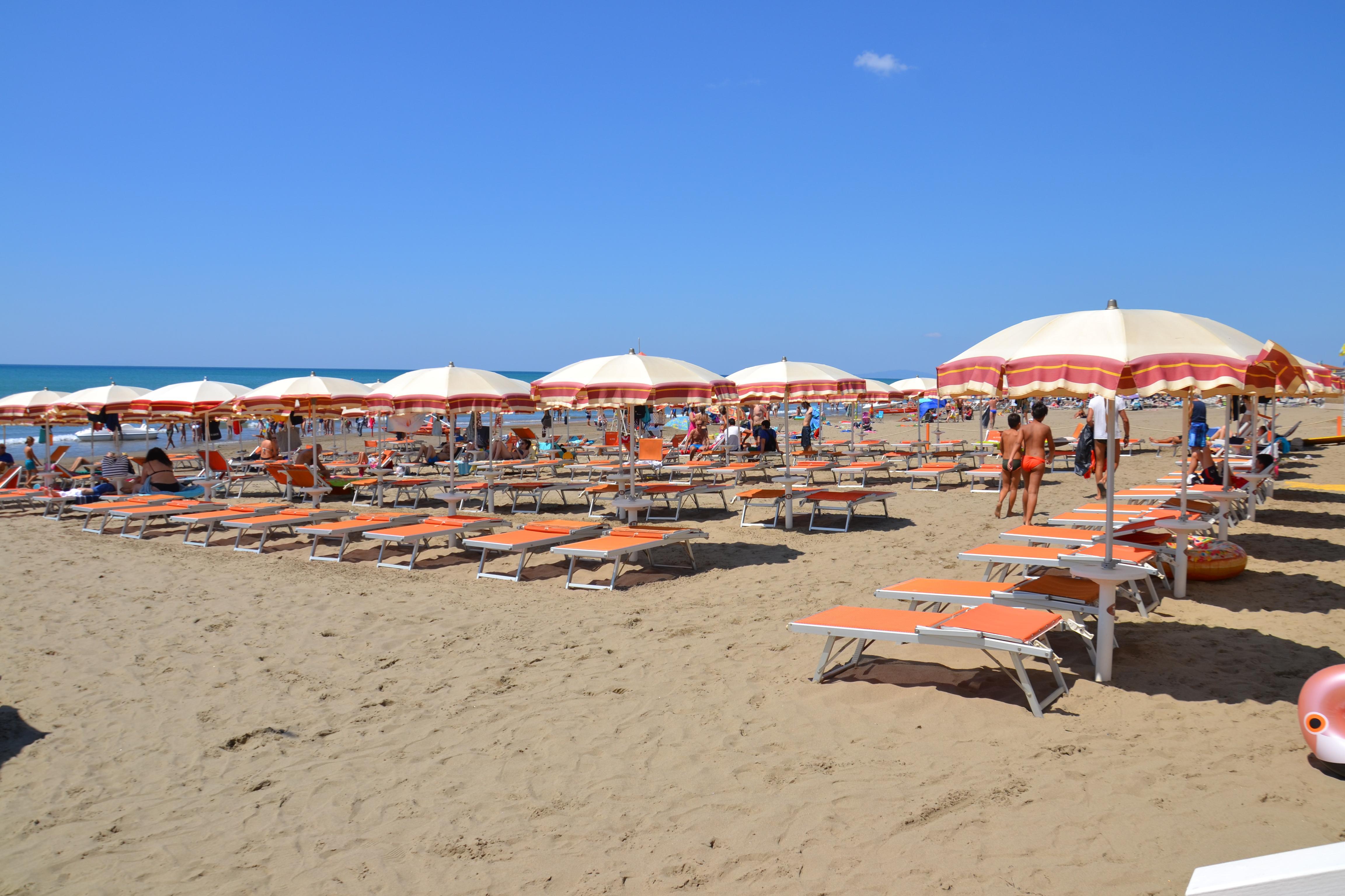 Spiagge, il no del Garante a Castiglione: «A gara il rinnovo delle concessioni» 