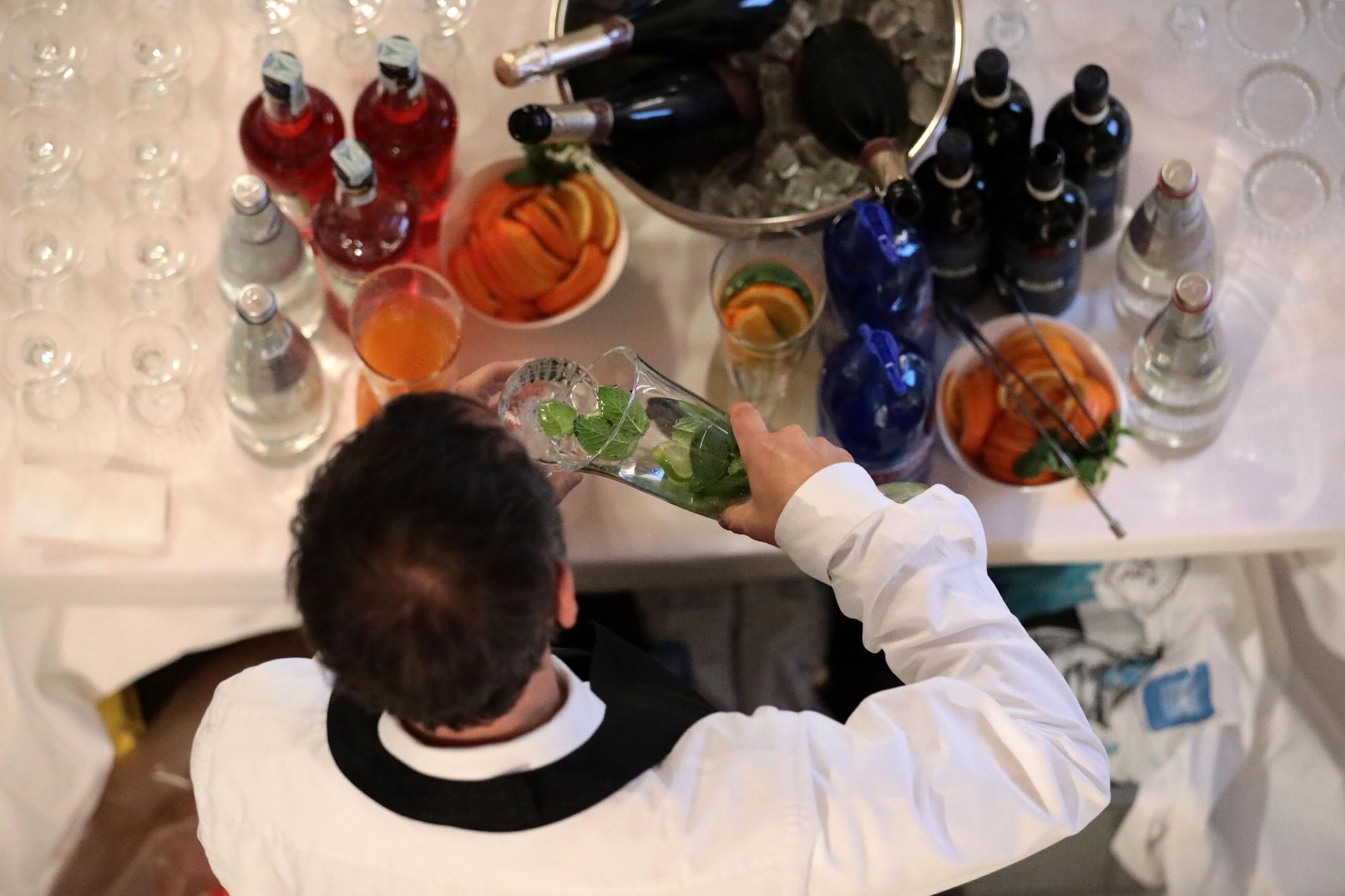 “Poggio di Bobi” assume 10 baristi e camerieri