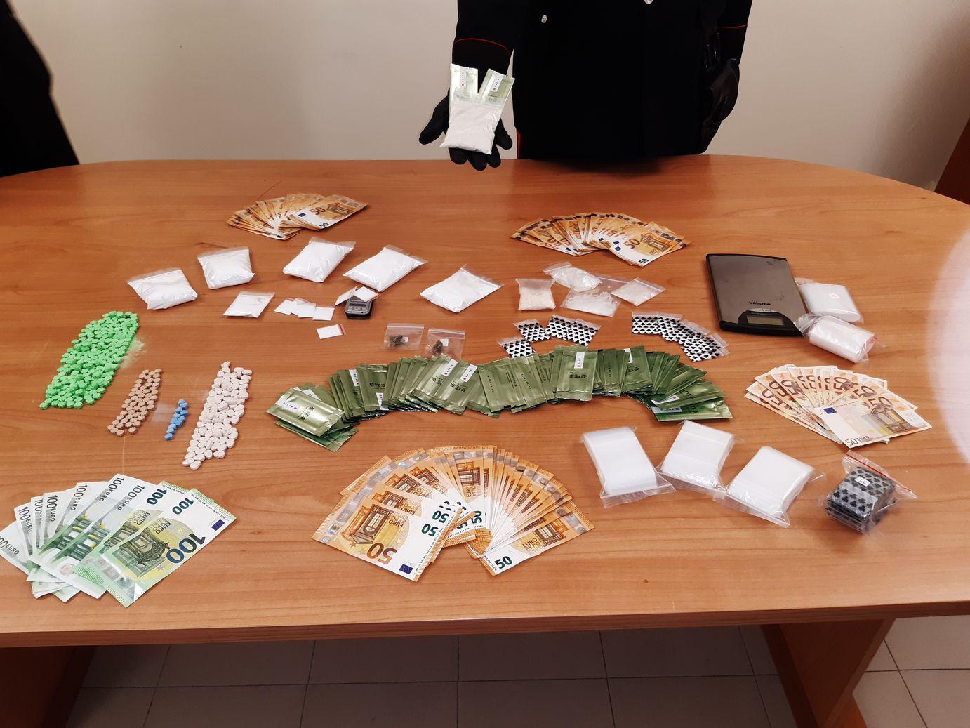 La droga sequestrata dai carabinieri