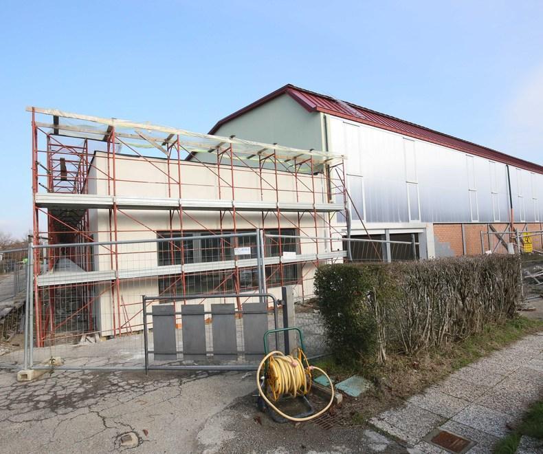 Lavori in corso al palazzetto dello sport di Albinea