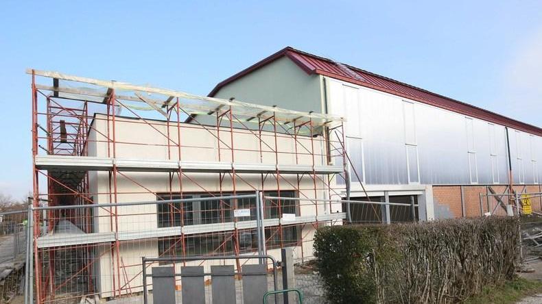 Lavori in corso al palazzetto dello sport di Albinea