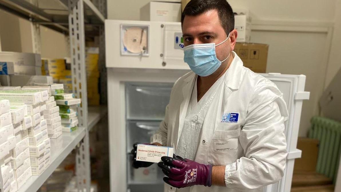 Il vaccino anti-Covid Moderna alla farmacia ospedaliera del Misericordia