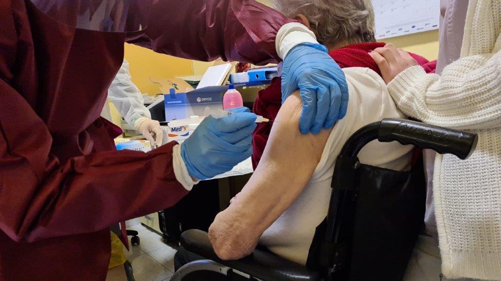 Rsa, vaccino a tutti entro la settimana