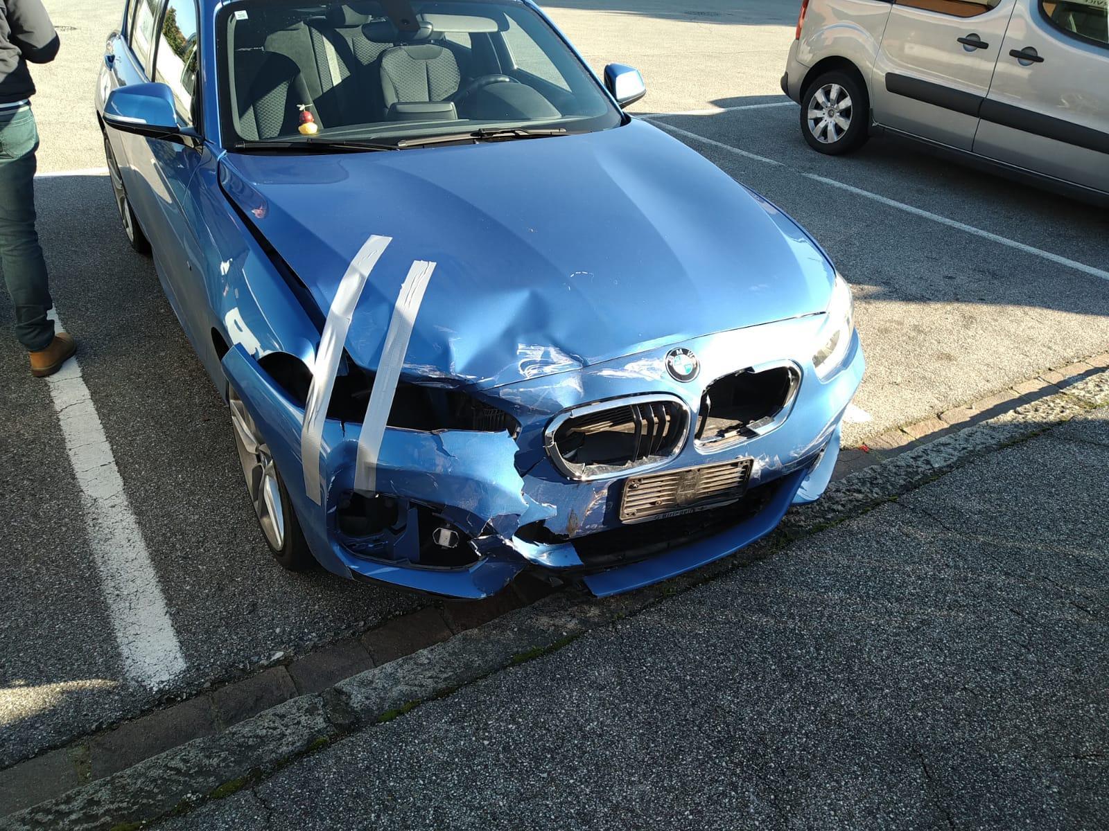 L'auto dell'uomo trovata dalla polizia munipale in carrozzeria