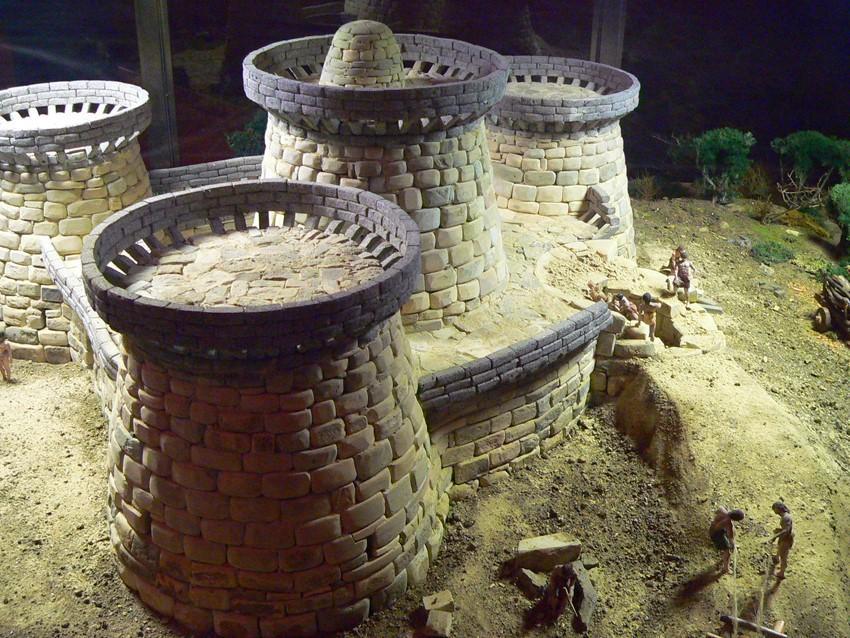 Ricostruzioni archeologiche esposte al Museo Sa Corona Arrubia (Alberto Maisto)