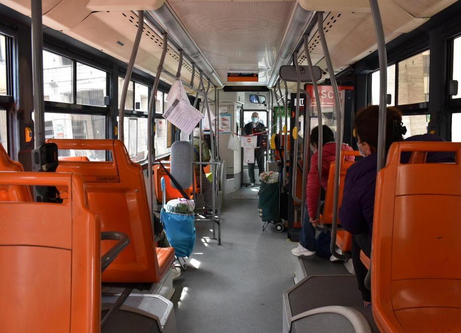 Aggredì autista del bus, denunciato un 22enne 