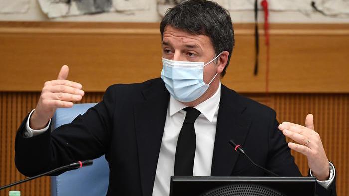Renzi durante la conferenza stampa