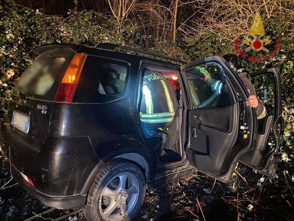 Donna Finisce Con L auto Nella Scarpata A Causa Del Ghiaccio Il Tirreno