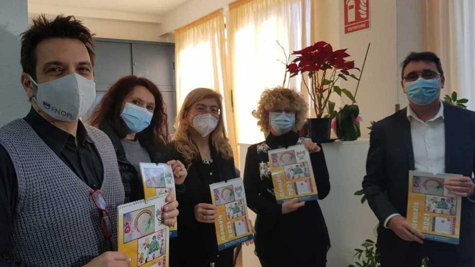 I bimbi disegnano gli infermieri e realizzano un calendario