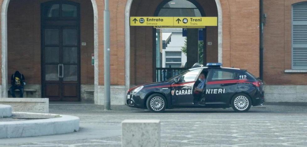 Lo aggrediscono per rubargli il telefono cellulare 