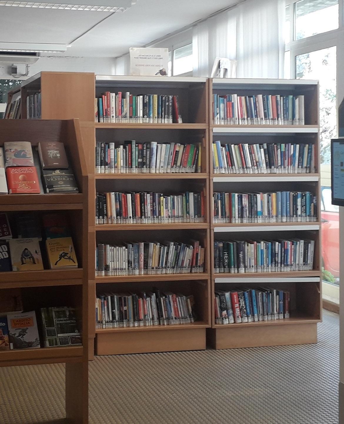 Libri in quarantena e postazioni fisse: le regole anti-virus