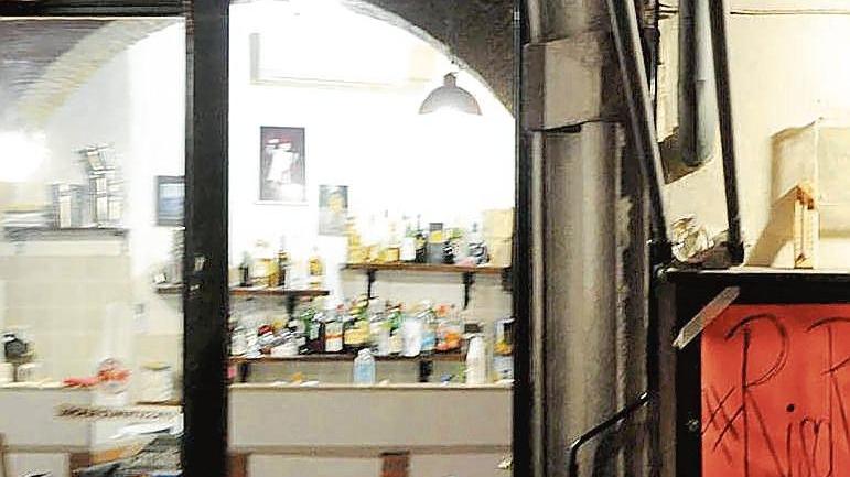 Ristoratori ribelli: per protestare “aprono” una sera ma senza clienti