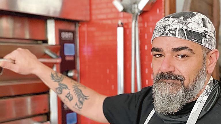 Ex operaio investe in una pizzeria: «Ho accettato di fare un salto nel buio»