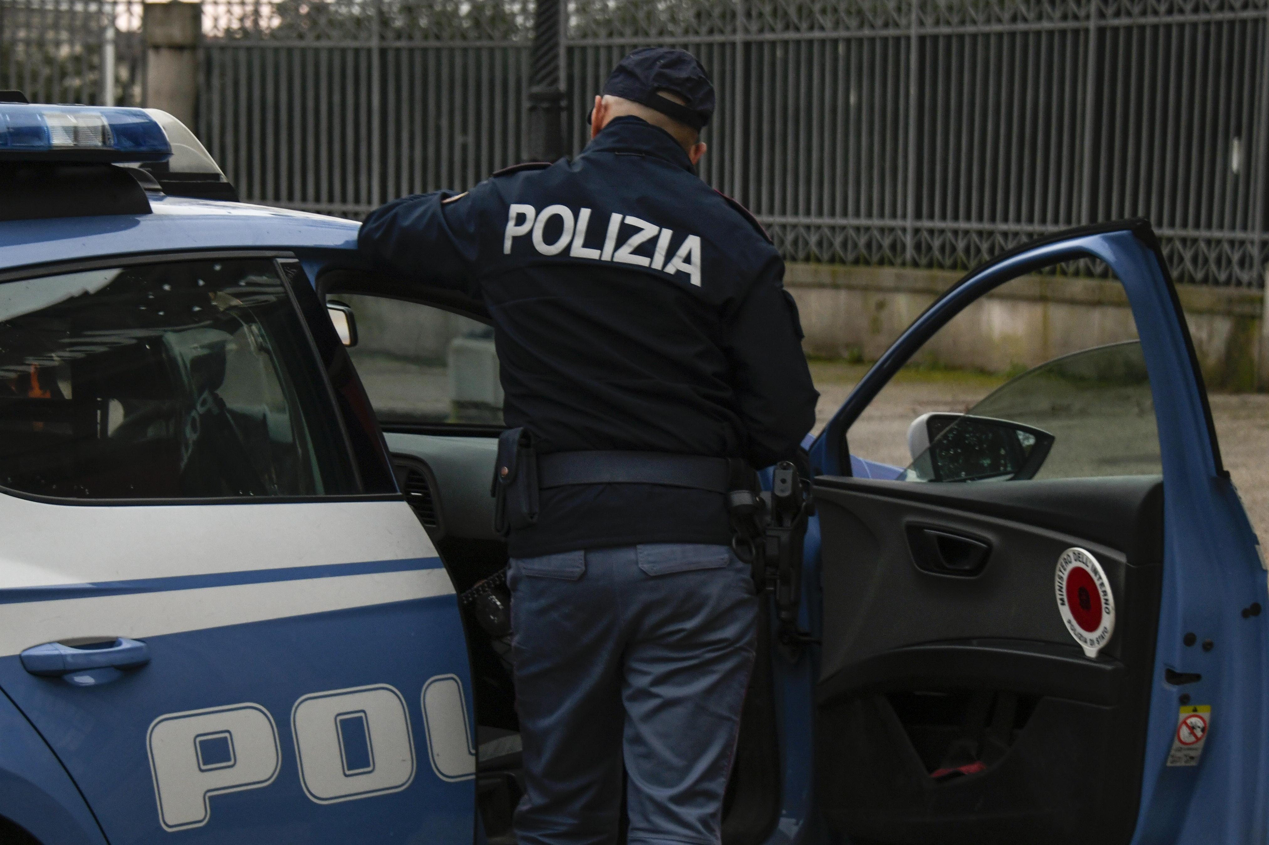 Passeggero prende a calci e pugni il controllore: denunciato