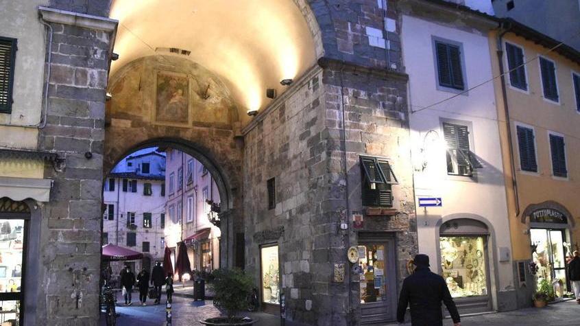 Più controlli nei luoghi della movida lucchese e commissione su Porta dei Borghi