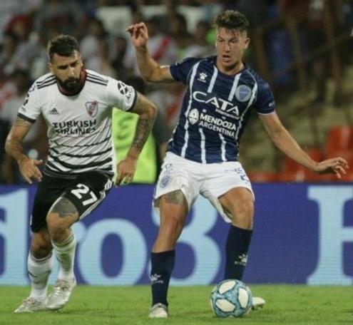 Gianluca Ferrari con la maglia del Godoy Cruz