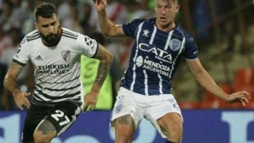 Gianluca Ferrari con la maglia del Godoy Cruz