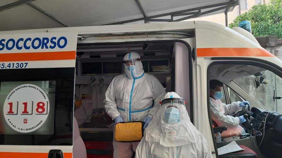Covid,calano contagi e ricoveri ma il virus fa un' altra vittima
