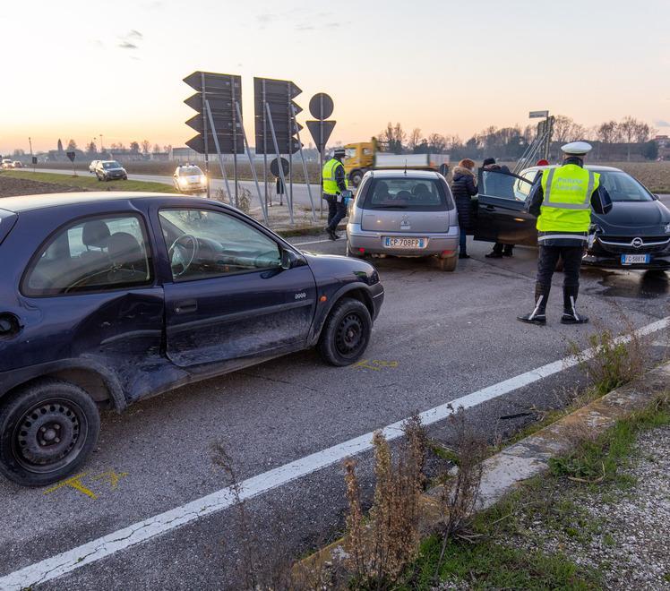 Copparo, scontro tra due auto: donna finisce all’ospedale 