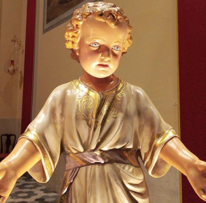 Furto sacrilego a Capezzano: rubata una corona in chiesa 