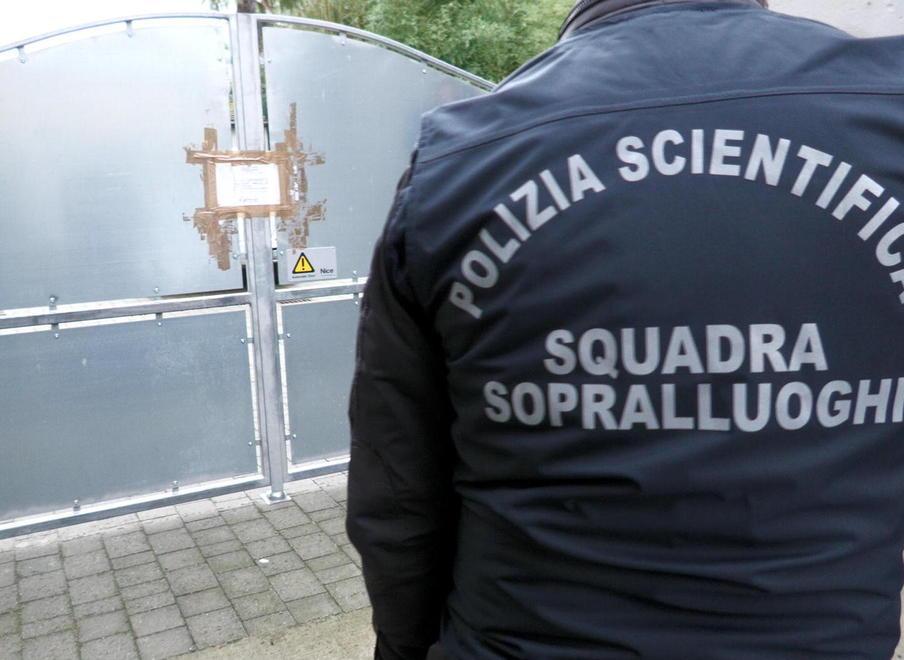 L’ipotesi dei vicini di casa «Sarà stata portata via» 