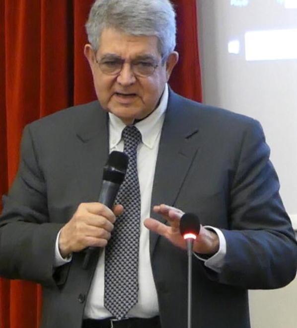 Anche il sacerdote in prima linea per il paese