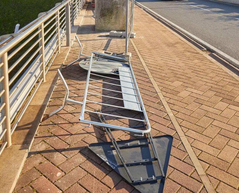 Spaccature e buche sul ponte De Gasperi L’allarme dei cittadini «Sono pericolose» 