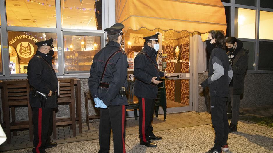 Spilamberto Aprono il pub: multati con tre clienti «Non abbiamo altra scelta per campare»