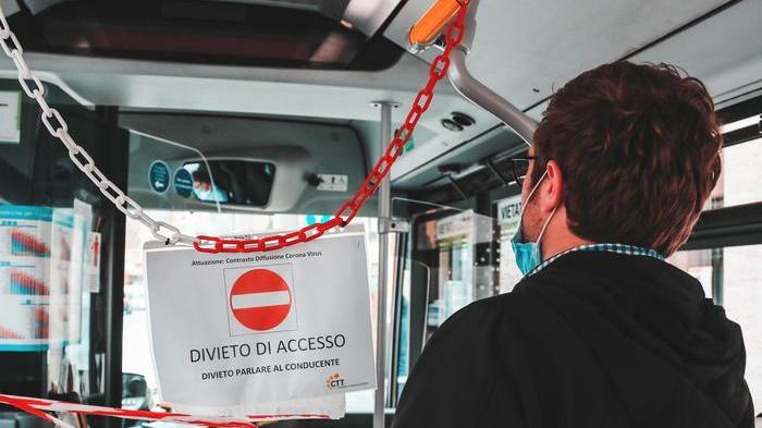 Bonus per viaggiare sugli autobus, ma niente rimborsi per gli abbonamenti