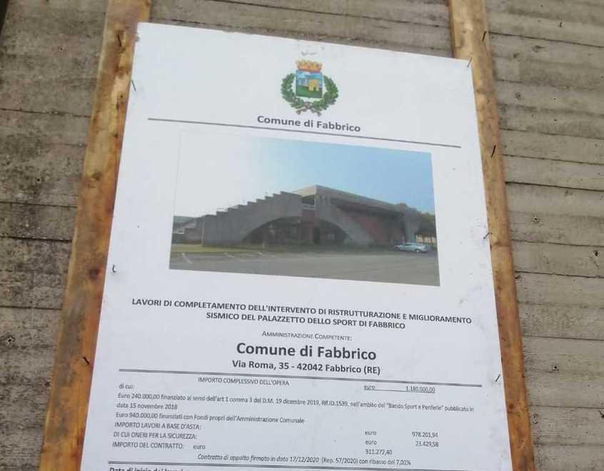Ricominciati i lavori al palazzo dello sport e il Comune chiede 400mila euro di danni 