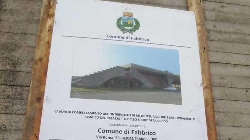 Ricominciati i lavori al palazzo dello sport e il Comune chiede 400mila euro di danni