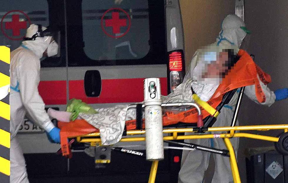 Calano i contagi e i ricoveri ma si conta un’altra vittima