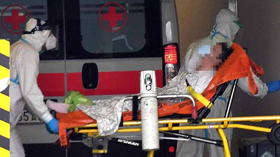 Calano i contagi e i ricoveri ma si conta un’altra vittima