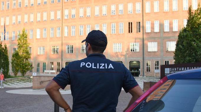 Accoltella il compagno poi chiama il 113
