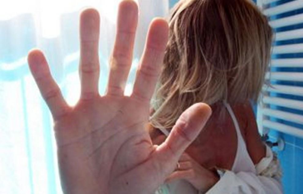 Segregata e violentata per 49 giorni a Golfo Aranci: a processo 