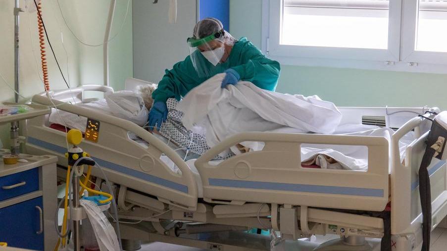 Cona, al pronto soccorso 30 ore di attesa
