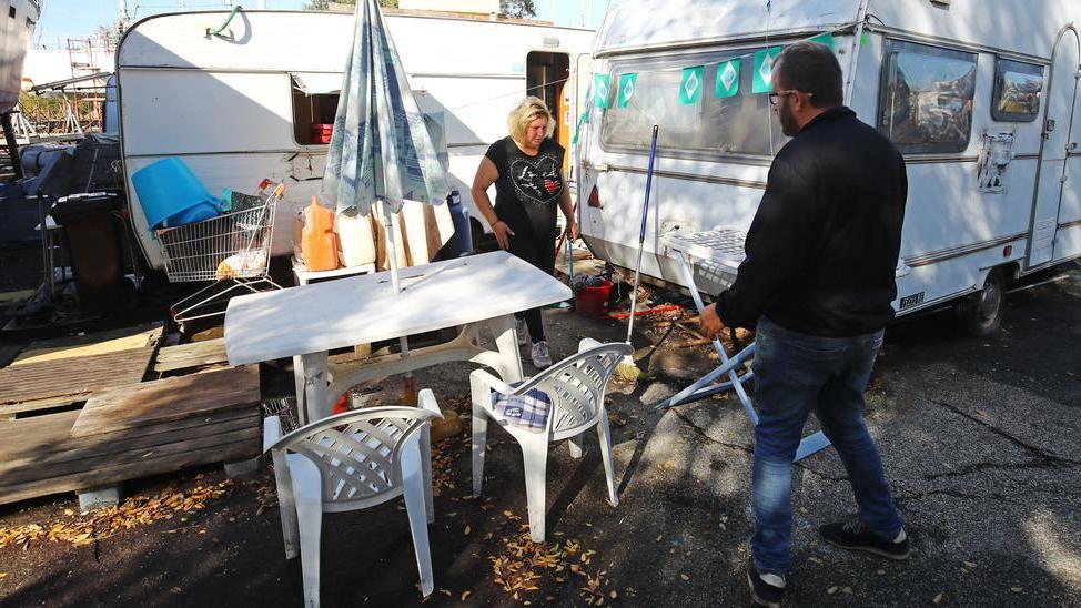 «Ci scaldiamo col phon, ma tra poco resteremo anche senza una casa»
